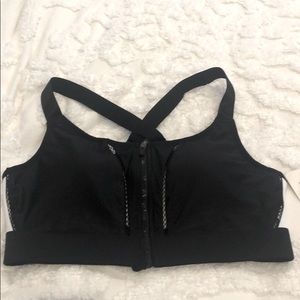 Fabletics sports bra size L. Black/white